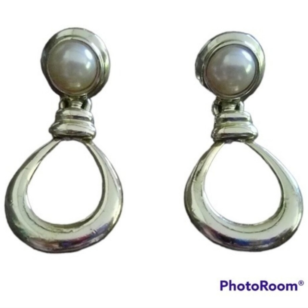 Vintage Sophisticated Silver And White Drop Earrings